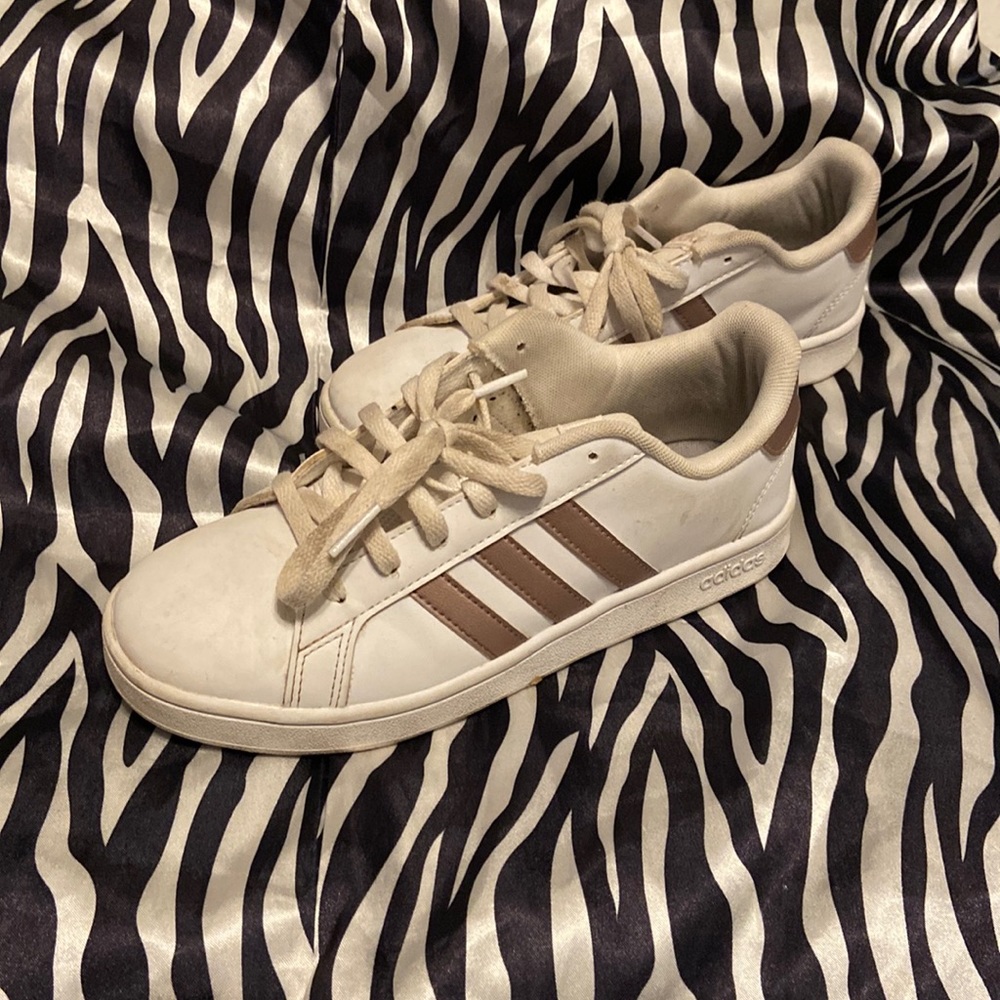 Girl Adidas size 3.5 used in white and copper!